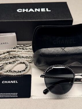 CHANEL Black Round Sunglasses with Chain-Trim Frame